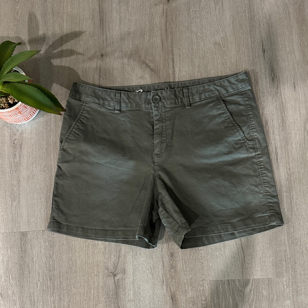 Eddie Bauer Dark Green Women's Bermudas